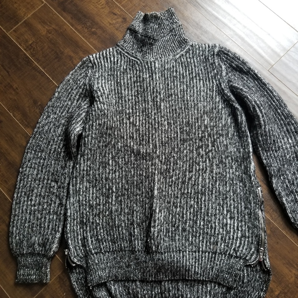 Zara Knit Black & White Turtleneck High Low Sweat
